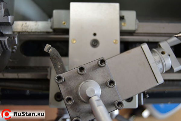 Возможность поворота тонкой продольной салазки позволяет точить конуса заданного параметра. фото №9 METAL MASTER MML 1830 фото №9