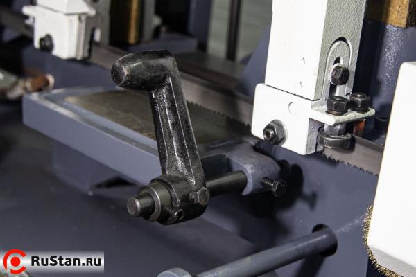 Благодаря боковому упору вы сможете легко и быстро выставить заготовку под требуемый размер и получать детали с высокой степенью повторяемости. фото №12 METAL MASTER MGH-350 фото №12