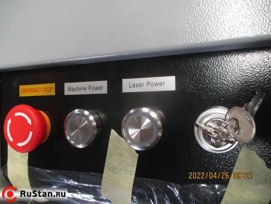 Кнопки управления. ститель ржавчины Raptor SFC-2000R фото №4 Лазерный очиститель ржавчины Raptor SFC-2000R фото №4