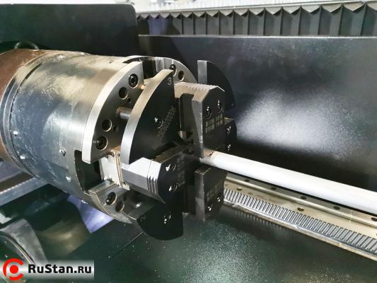 Задний патрон. Лазерный станок для резки металла с автофокусом Raptor SFL3015 Tube Raycus 3000 Вт фото №10 Лазерный станок для резки металла с автофокусом Raptor SFL3015 Tube Raycus 3000 Вт фото №10